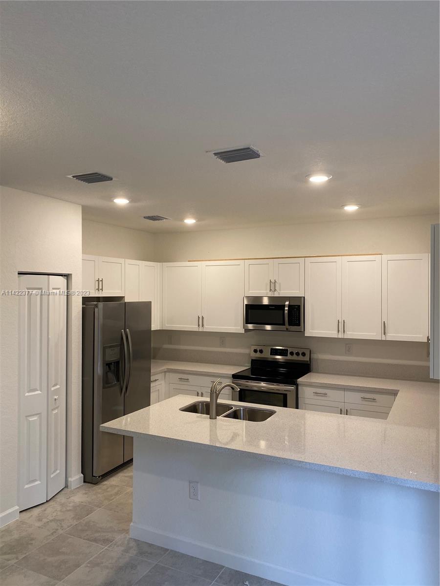 VIA VENTURA NEIGHBORHOOD - Residential Lease