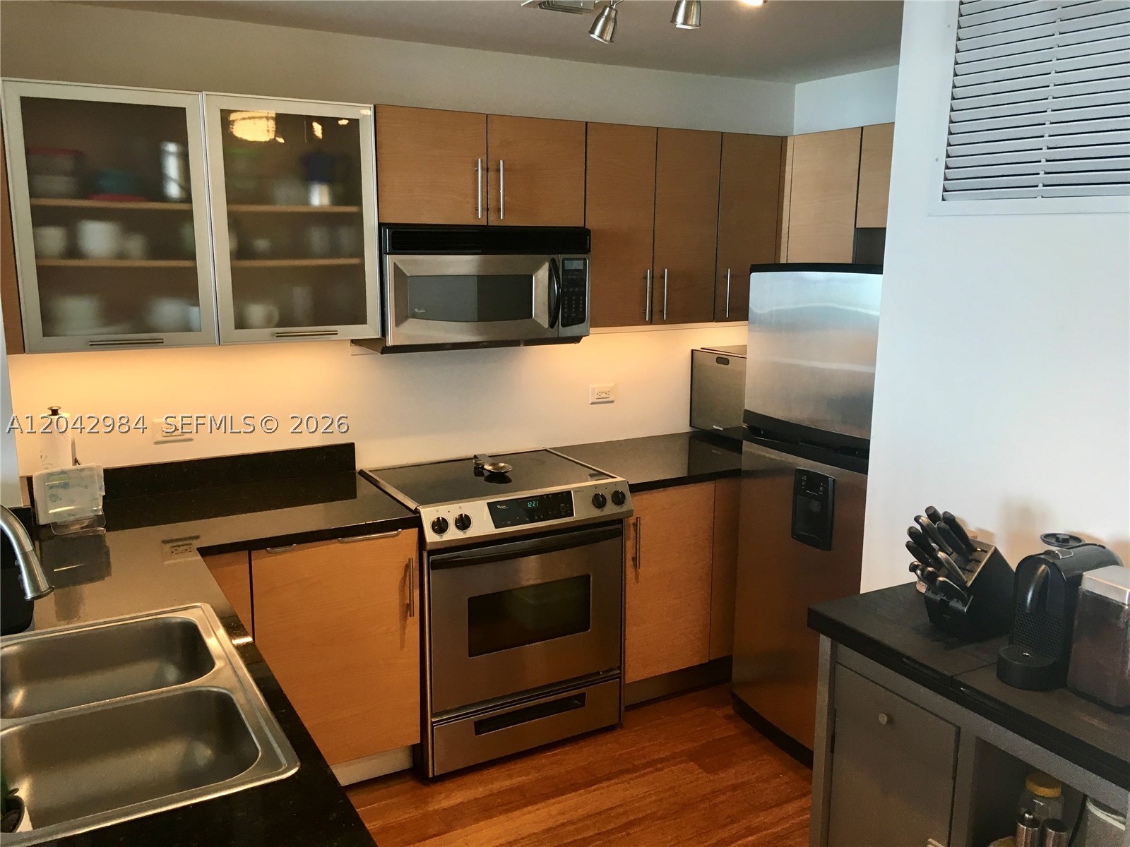 NEW WAVE CONDO - Residential