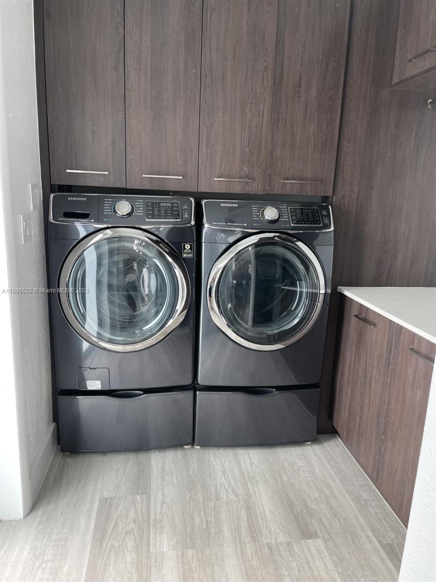 PALM SPRINGS NORTH - Residential Lease