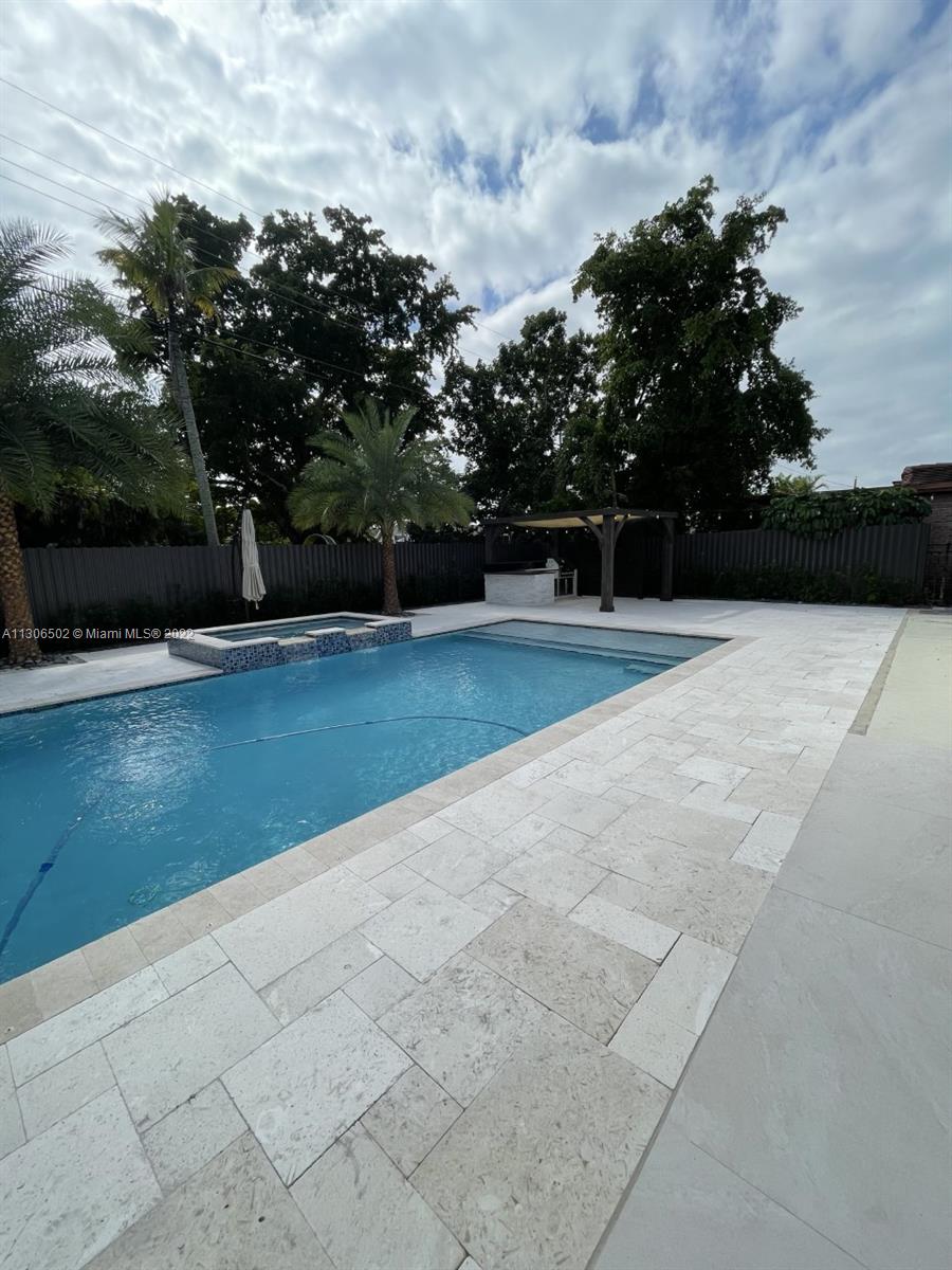 PALM SPRINGS NORTH - Residential Lease