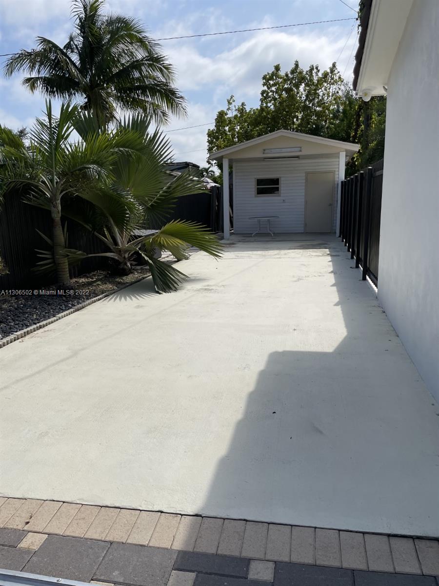 PALM SPRINGS NORTH - Residential Lease