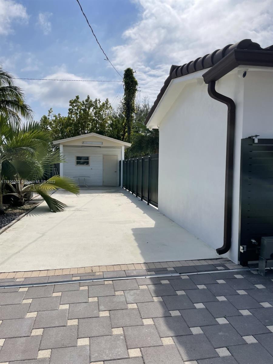 PALM SPRINGS NORTH - Residential Lease