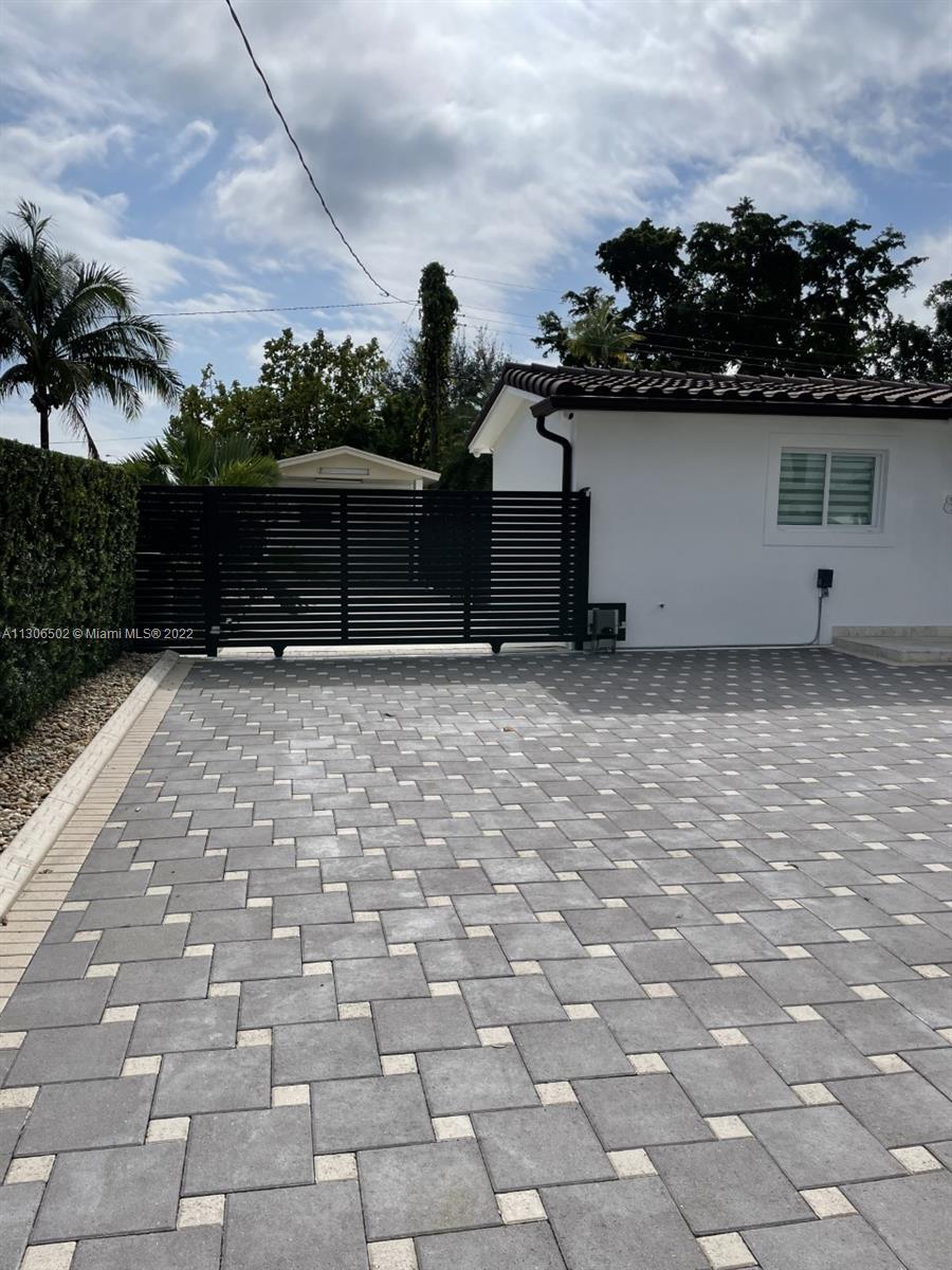 PALM SPRINGS NORTH - Residential Lease