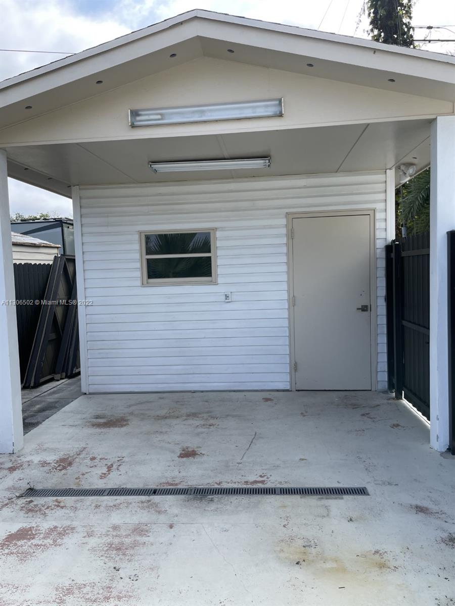 PALM SPRINGS NORTH - Residential Lease