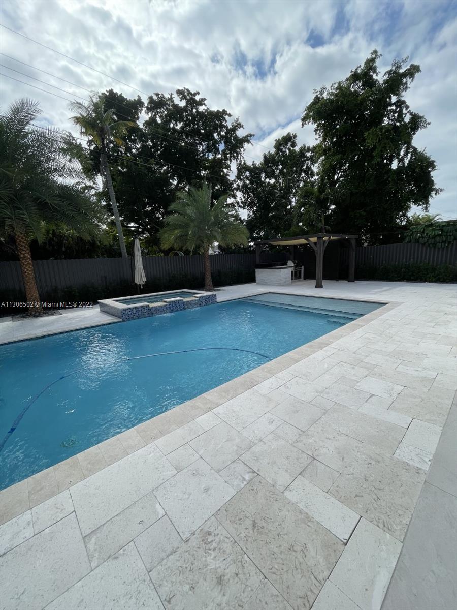 PALM SPRINGS NORTH - Residential Lease