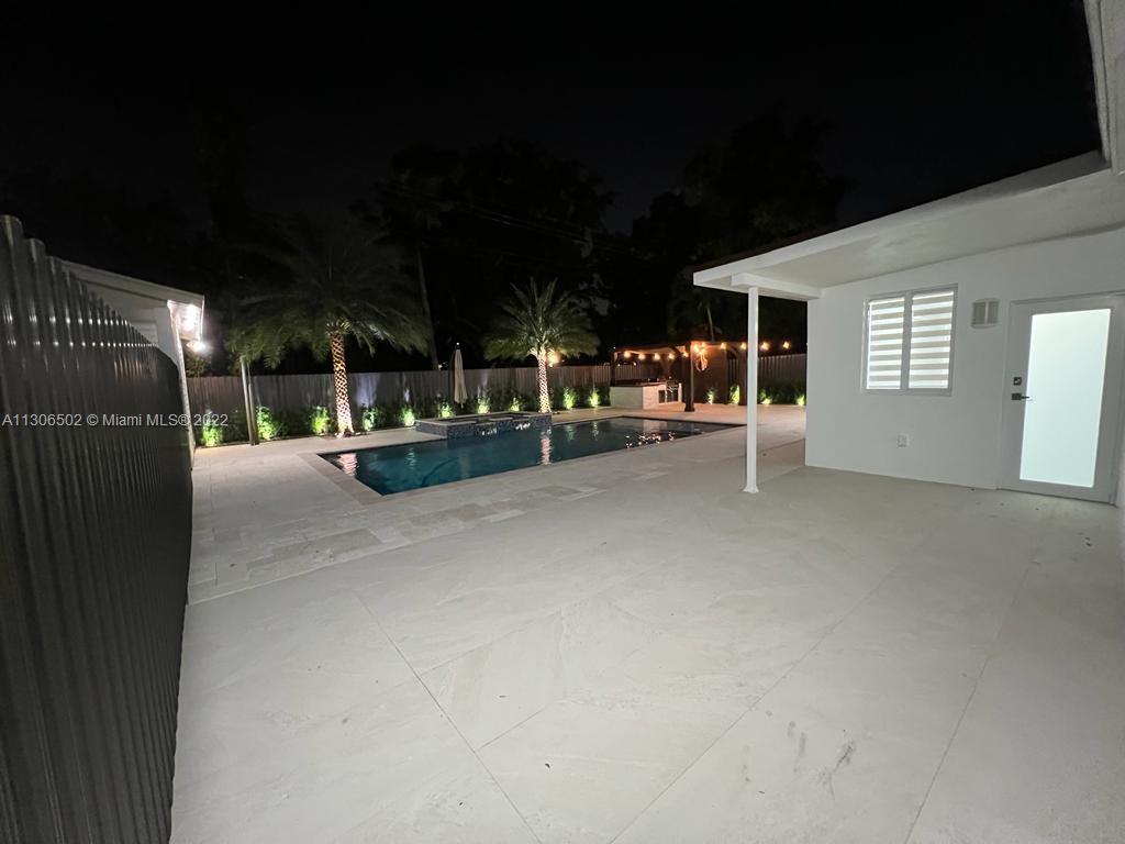 PALM SPRINGS NORTH - Residential Lease