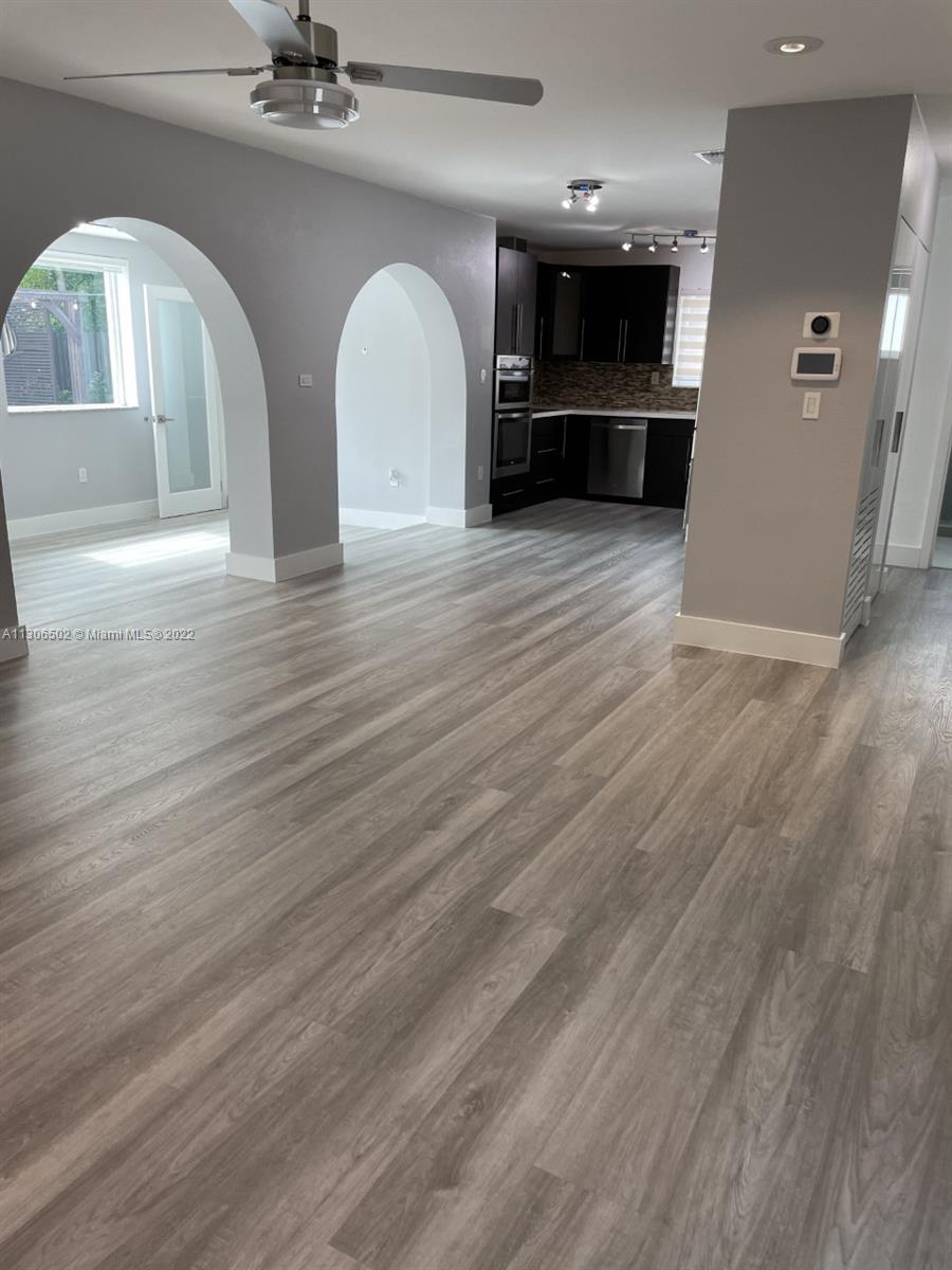 PALM SPRINGS NORTH - Residential Lease