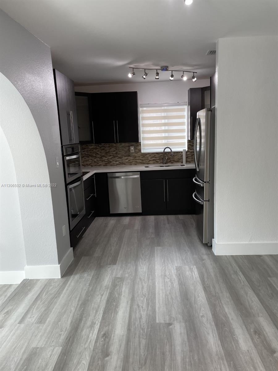 PALM SPRINGS NORTH - Residential Lease