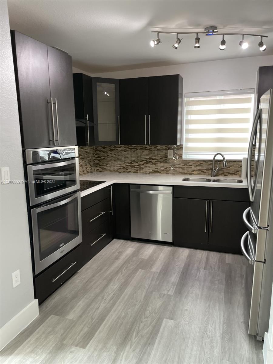 PALM SPRINGS NORTH - Residential Lease