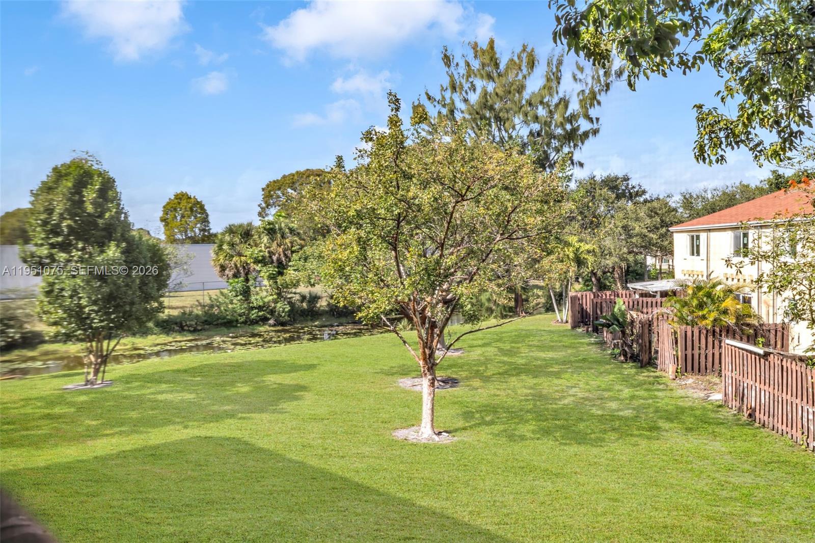 LA PLACIDA SECTION 1 COND - Residential