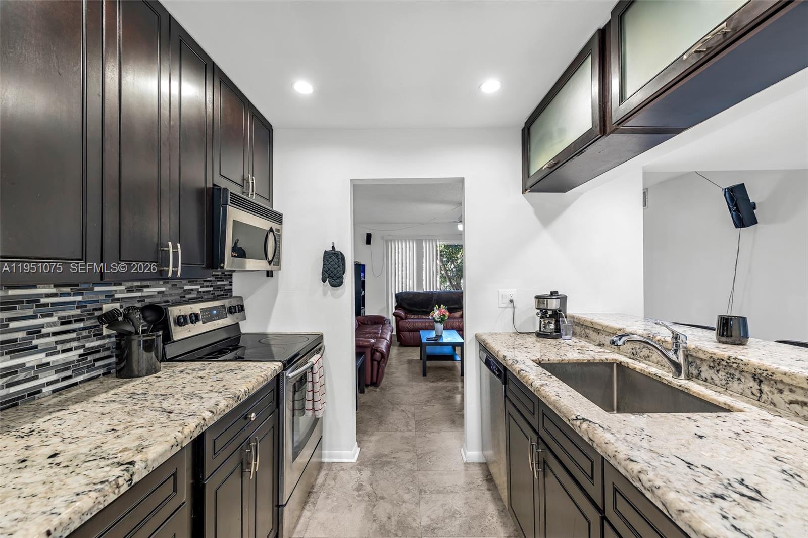 LA PLACIDA SECTION 1 COND - Residential