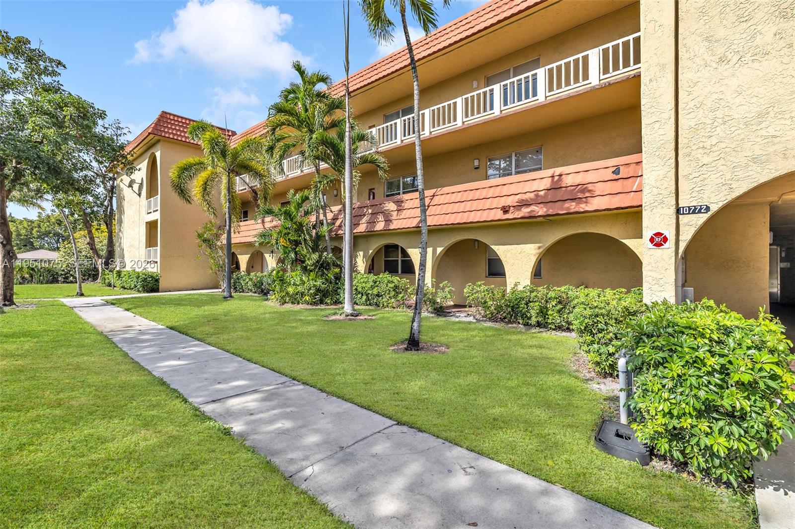 LA PLACIDA SECTION 1 COND - Residential