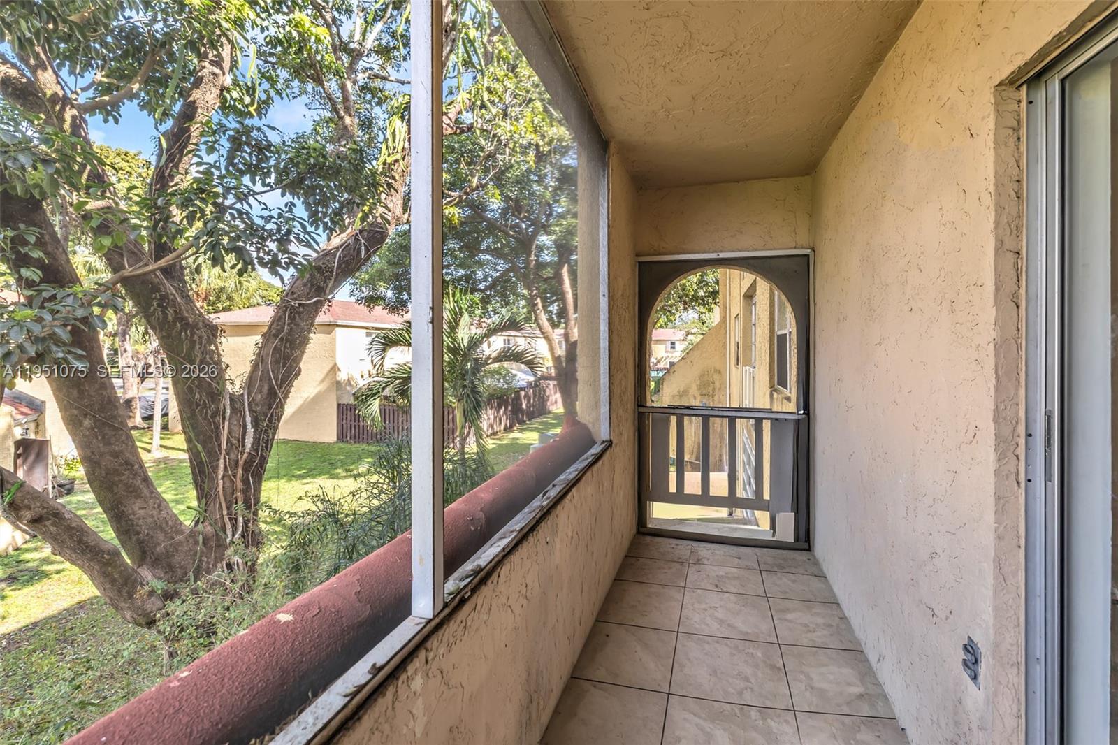 LA PLACIDA SECTION 1 COND - Residential
