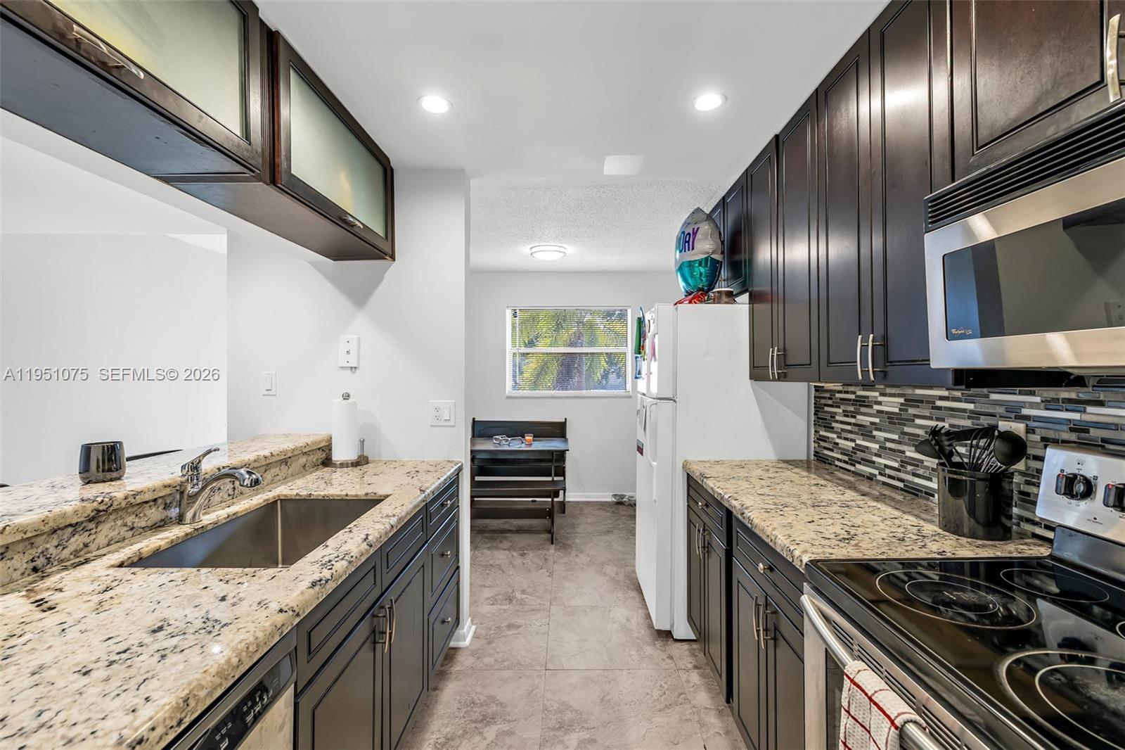 LA PLACIDA SECTION 1 COND - Residential