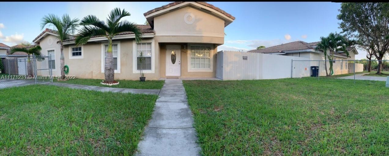 Charming twin home available in a great and desirable neighborhood including 3 bedrooms and 2 bathrooms! This home will not disappoint, and features a spacious layout with a big living area, tile floors, and fenced yard!  NO ASSOCIATION! Affordably priced and perfect as a starter home or as an investment property! Easy to show! Make your appointment today!