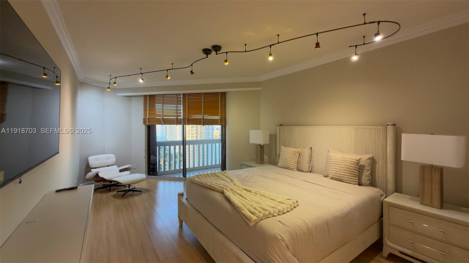 2000 ISL BLVD WILLIAMS IS - Residential