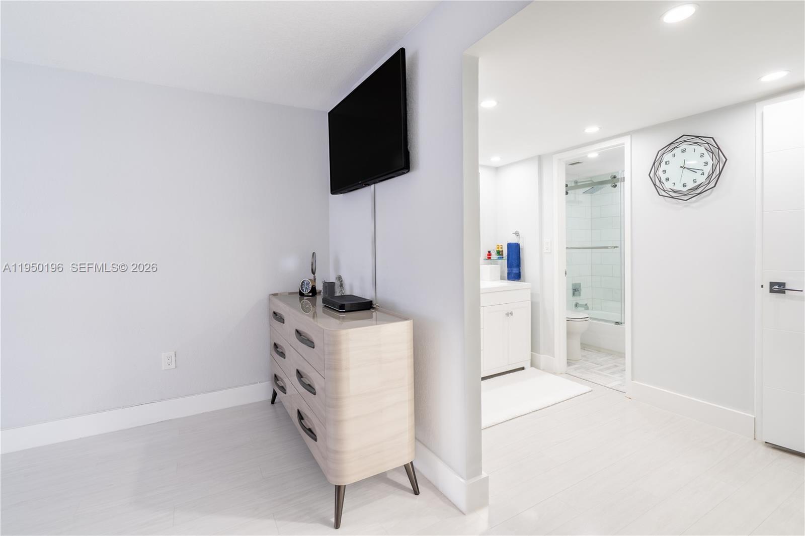 ARLEN BEACH CONDO - Residential