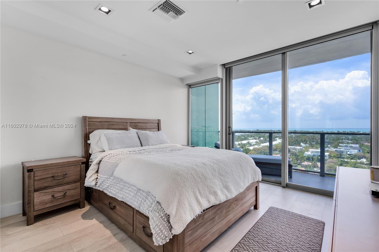 OCEANA KEY BISCAYNE CONDO - Residential