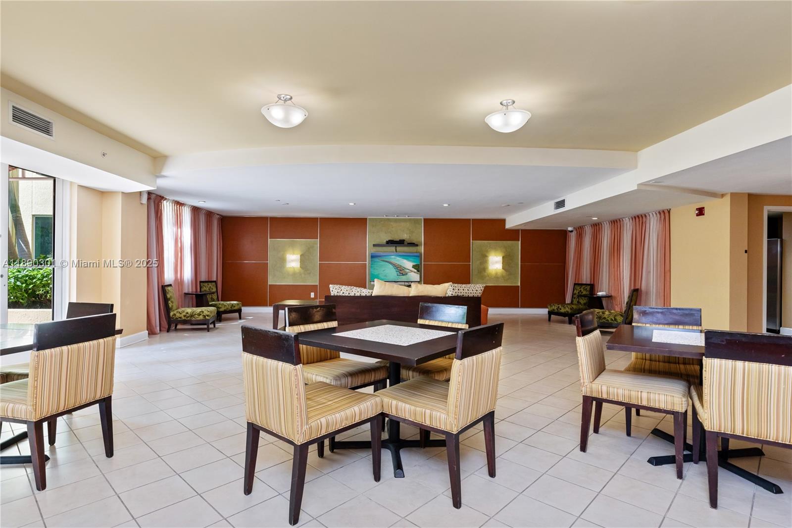 TOSCANO CONDO - Residential