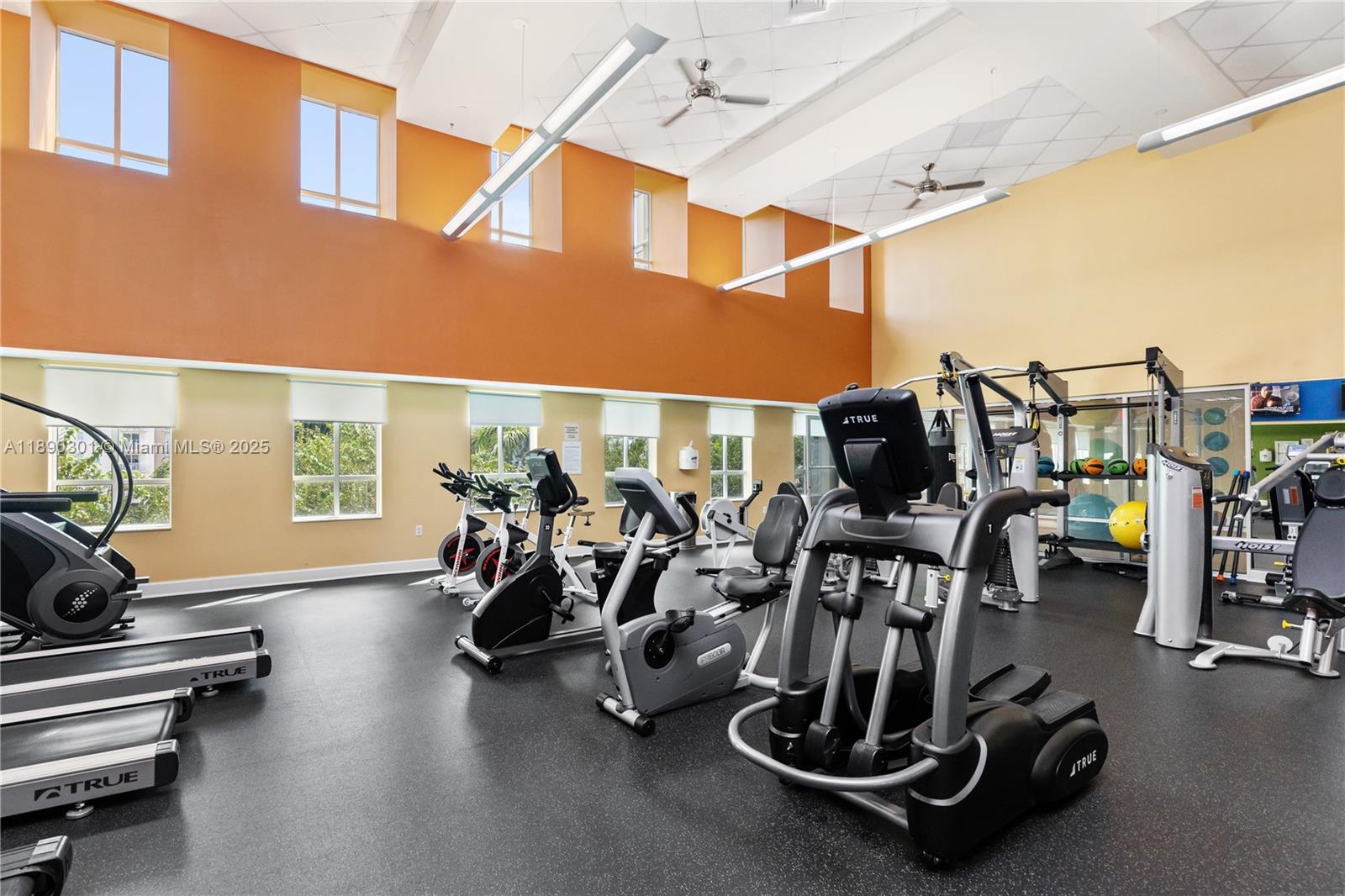 TOSCANO CONDO - Residential