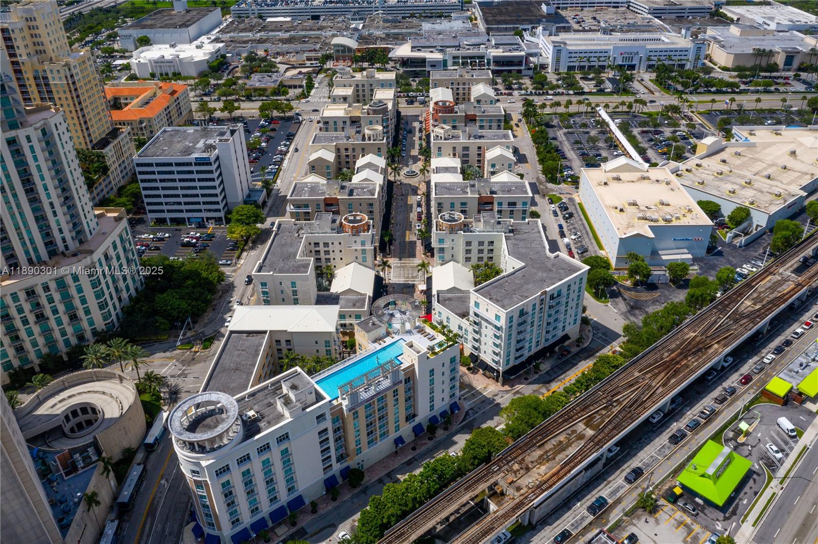 TOSCANO CONDO - Residential