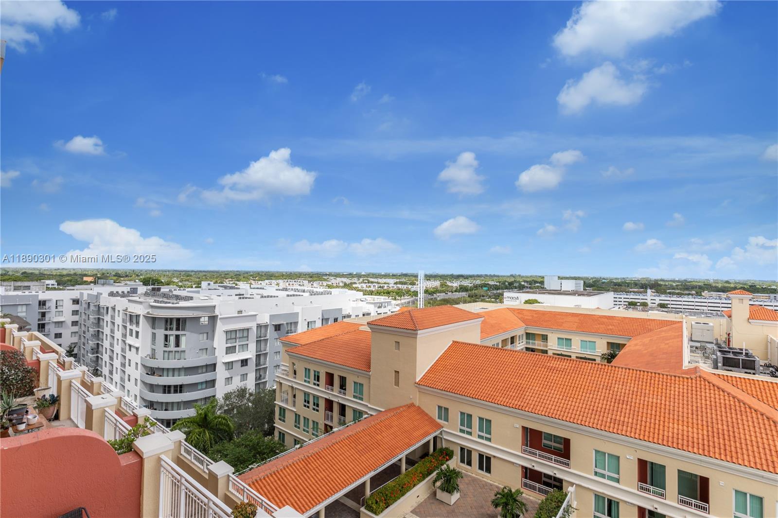 TOSCANO CONDO - Residential