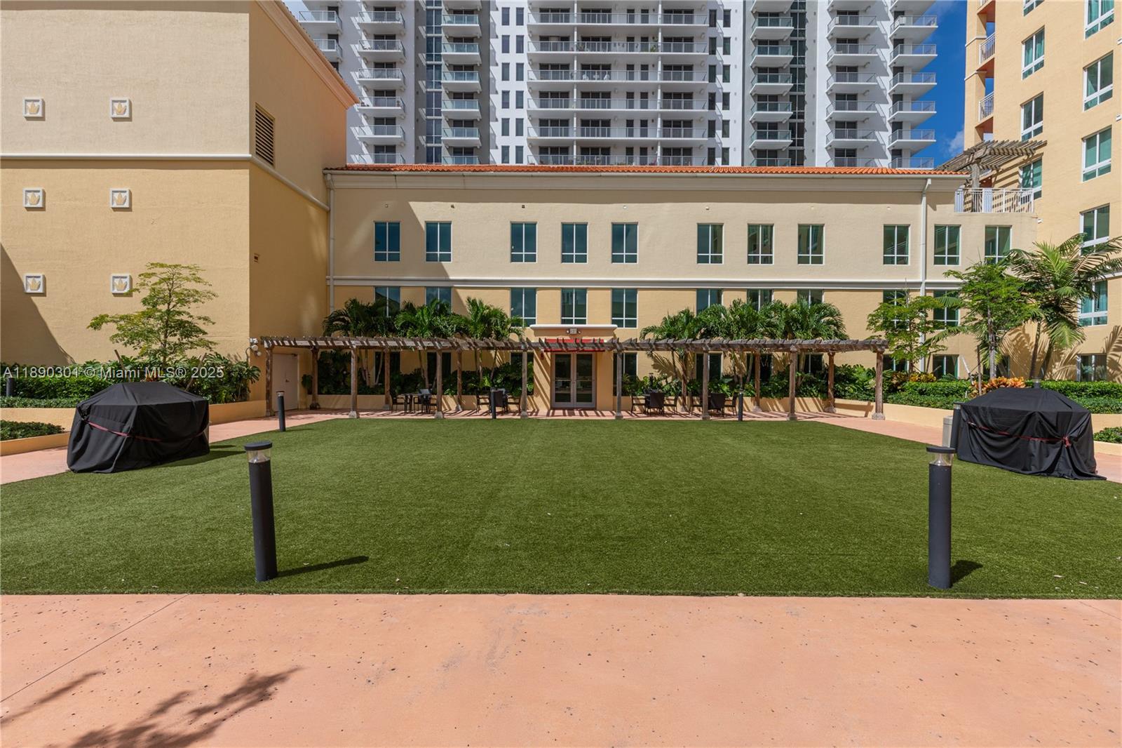 TOSCANO CONDO - Residential