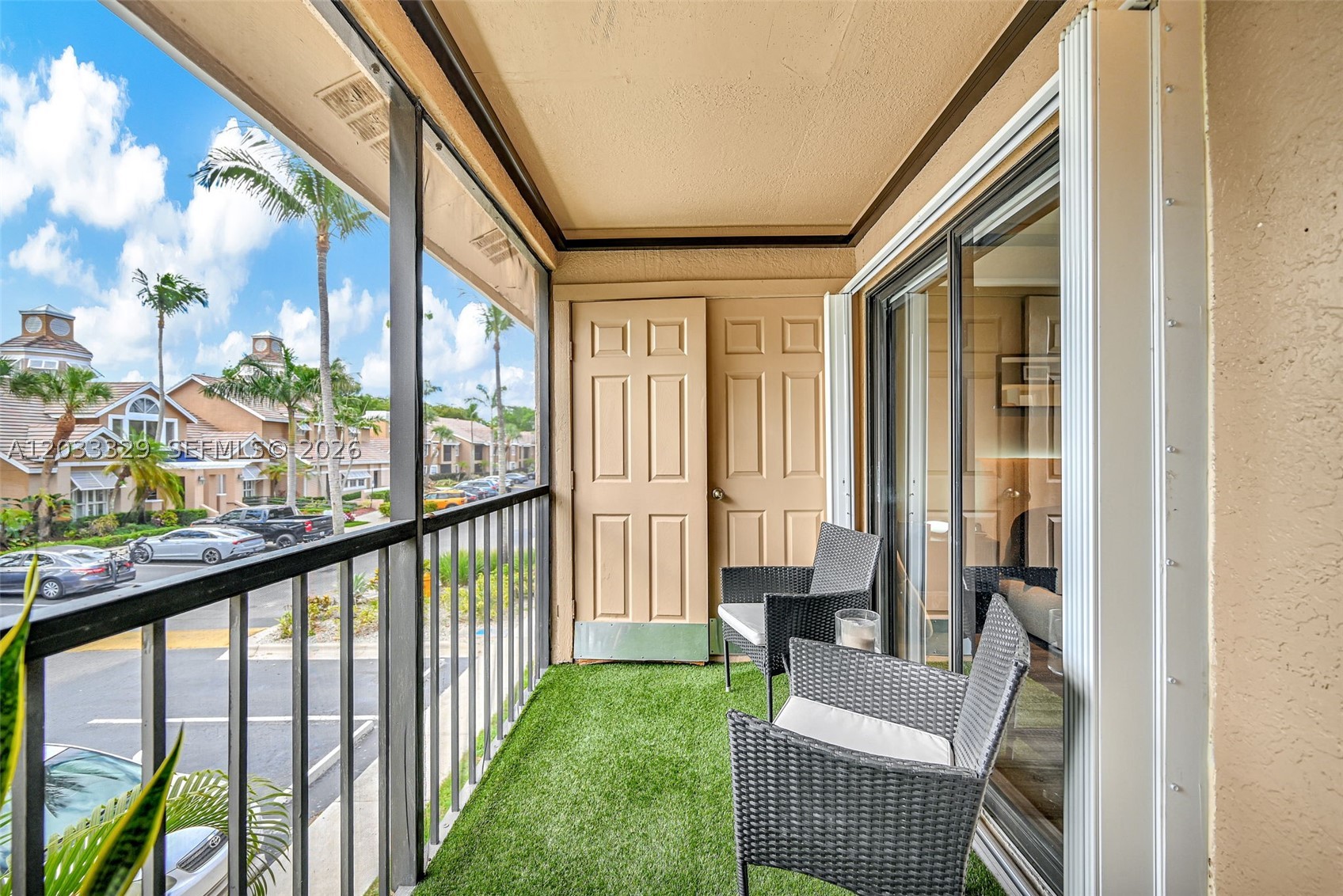 VISTA LAGO AT THE HAMMOCK - Residential