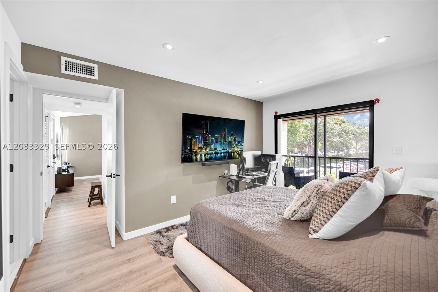 VISTA LAGO AT THE HAMMOCK - Residential