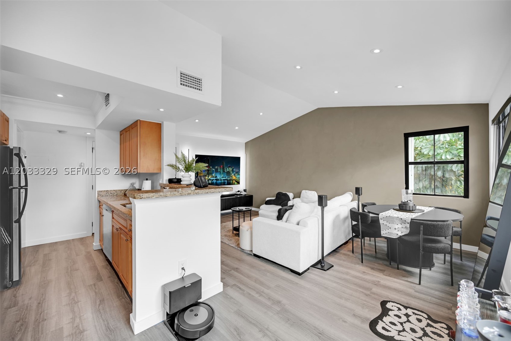 VISTA LAGO AT THE HAMMOCK - Residential
