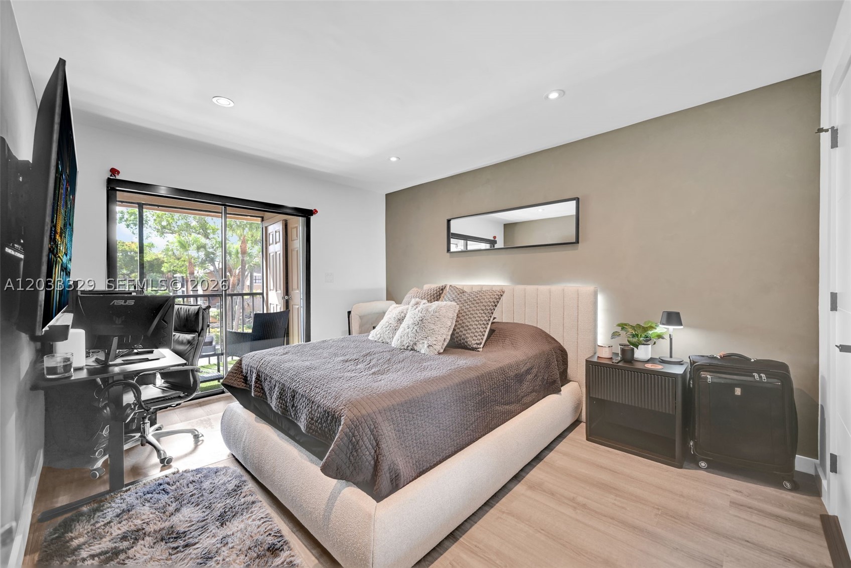 VISTA LAGO AT THE HAMMOCK - Residential