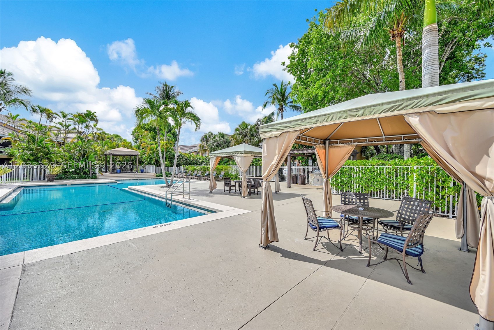 VISTA LAGO AT THE HAMMOCK - Residential