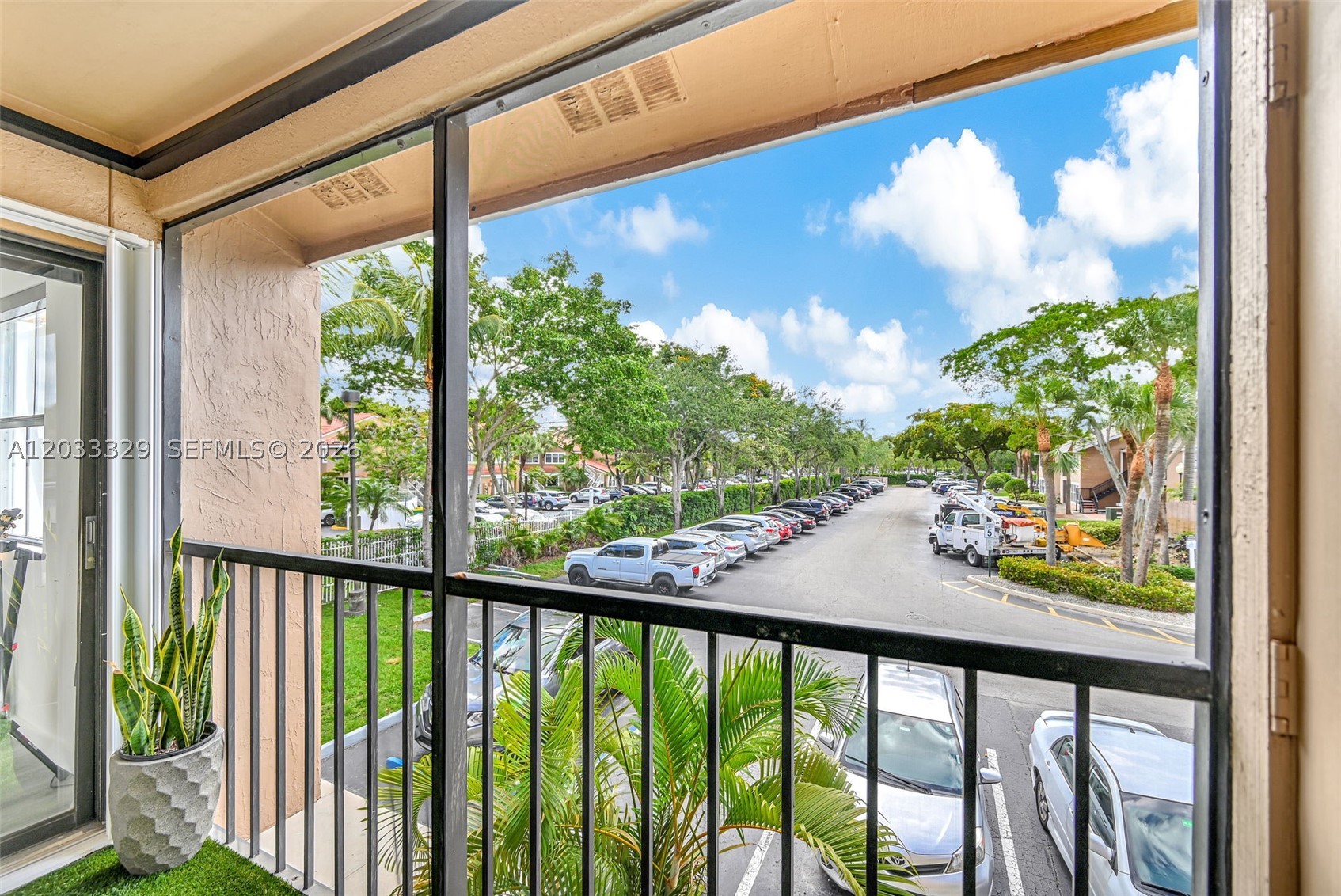 VISTA LAGO AT THE HAMMOCK - Residential