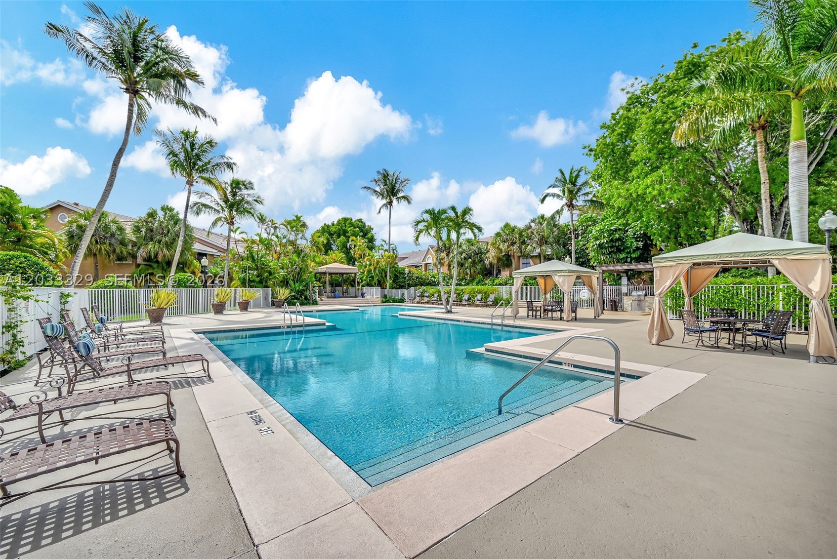 VISTA LAGO AT THE HAMMOCK - Residential