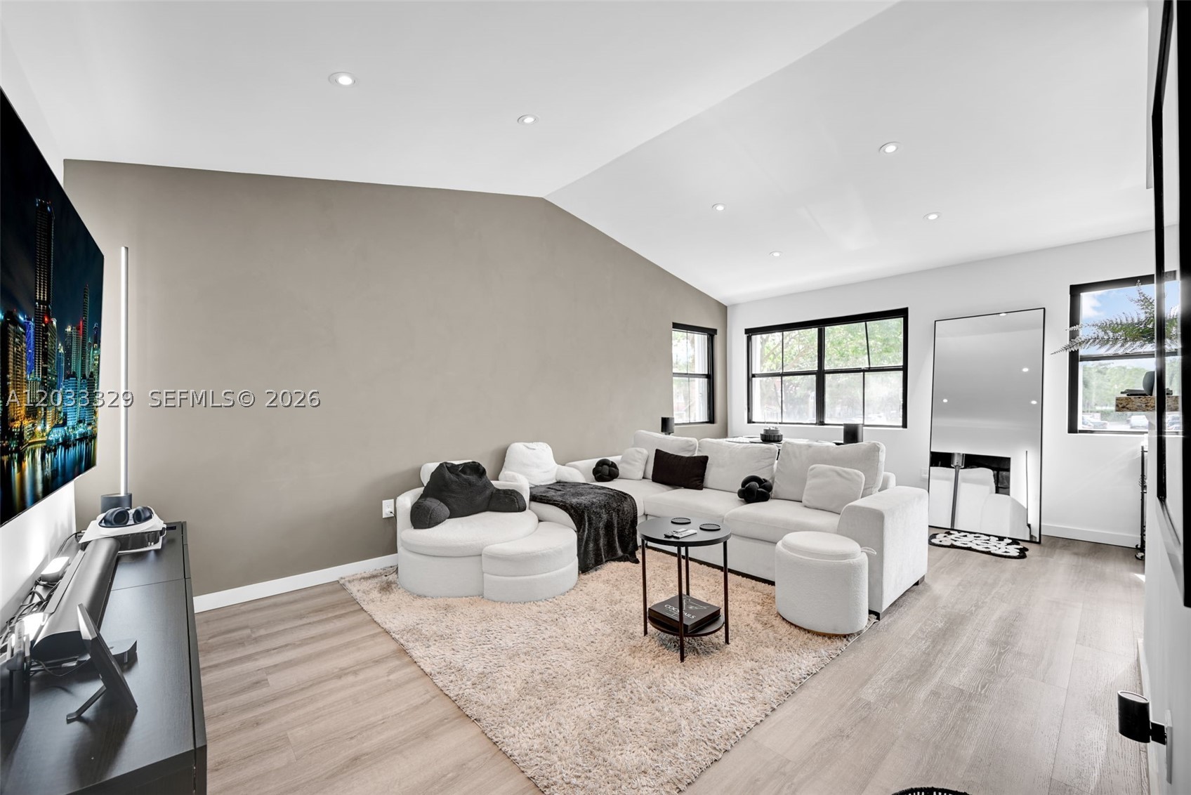 VISTA LAGO AT THE HAMMOCK - Residential