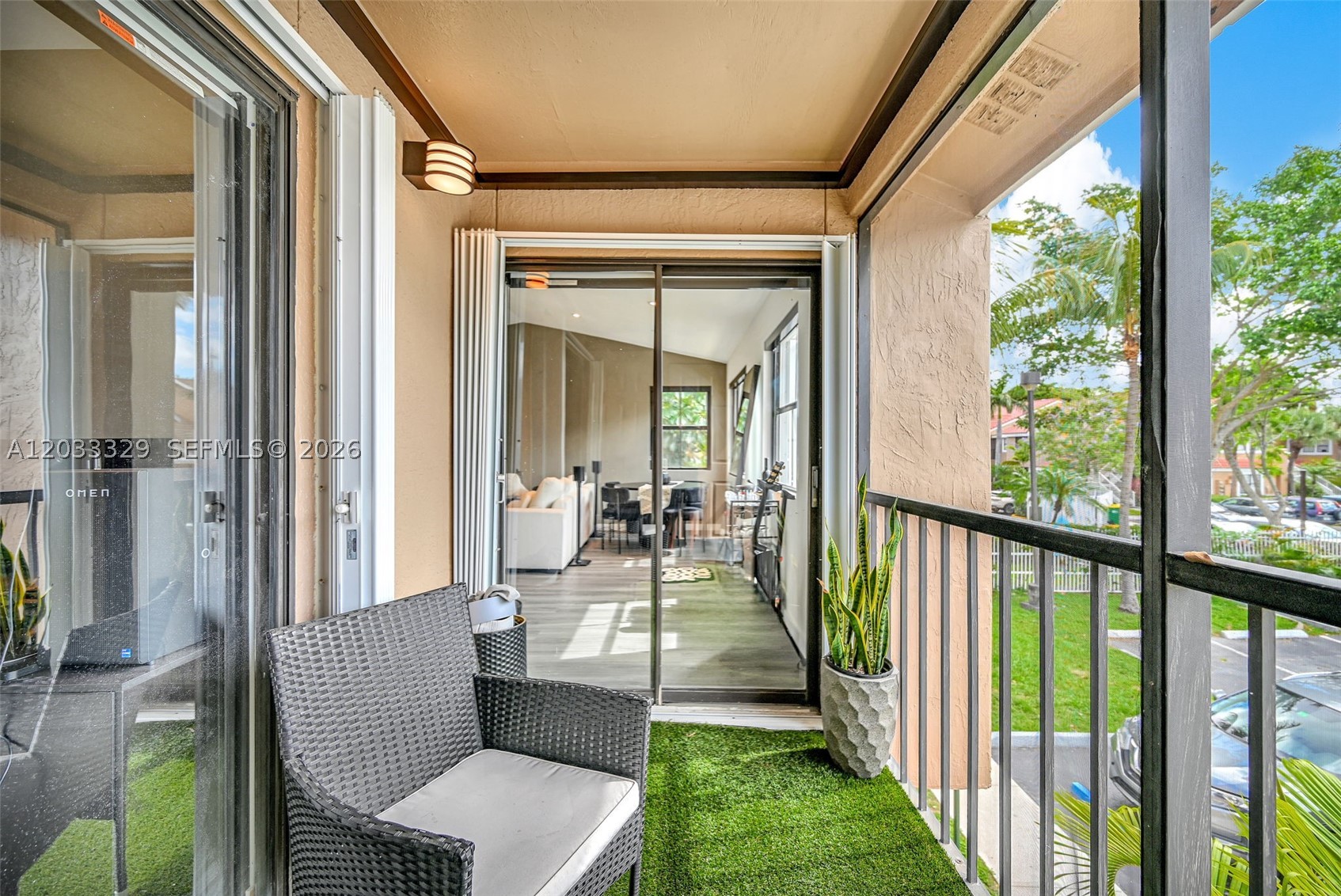 VISTA LAGO AT THE HAMMOCK - Residential