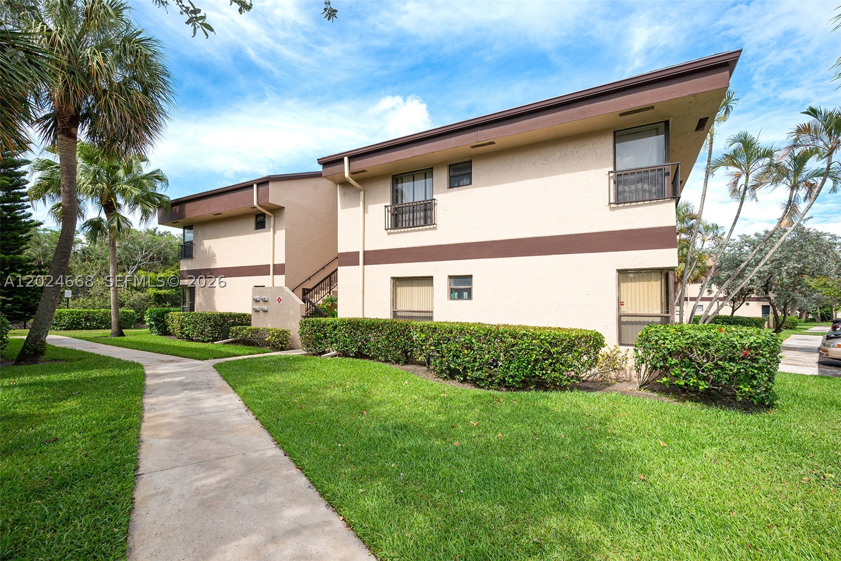 APPLEWOOD VILLAGE I-D CON - Residential Lease