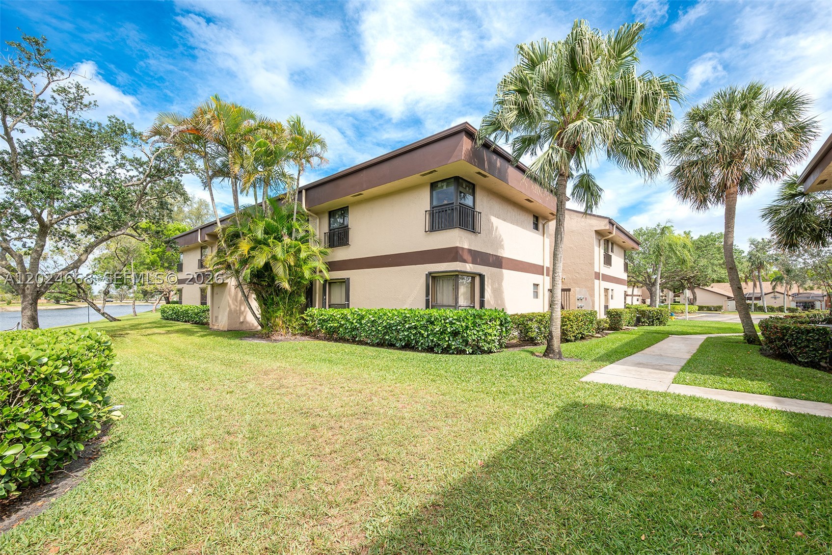 APPLEWOOD VILLAGE I-D CON - Residential Lease
