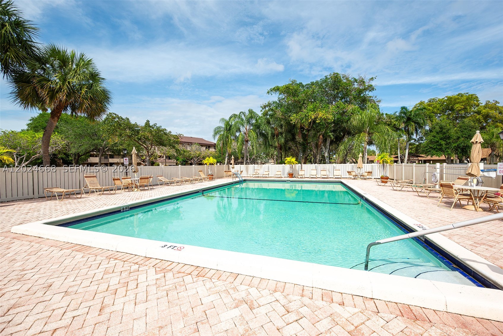 APPLEWOOD VILLAGE I-D CON - Residential Lease