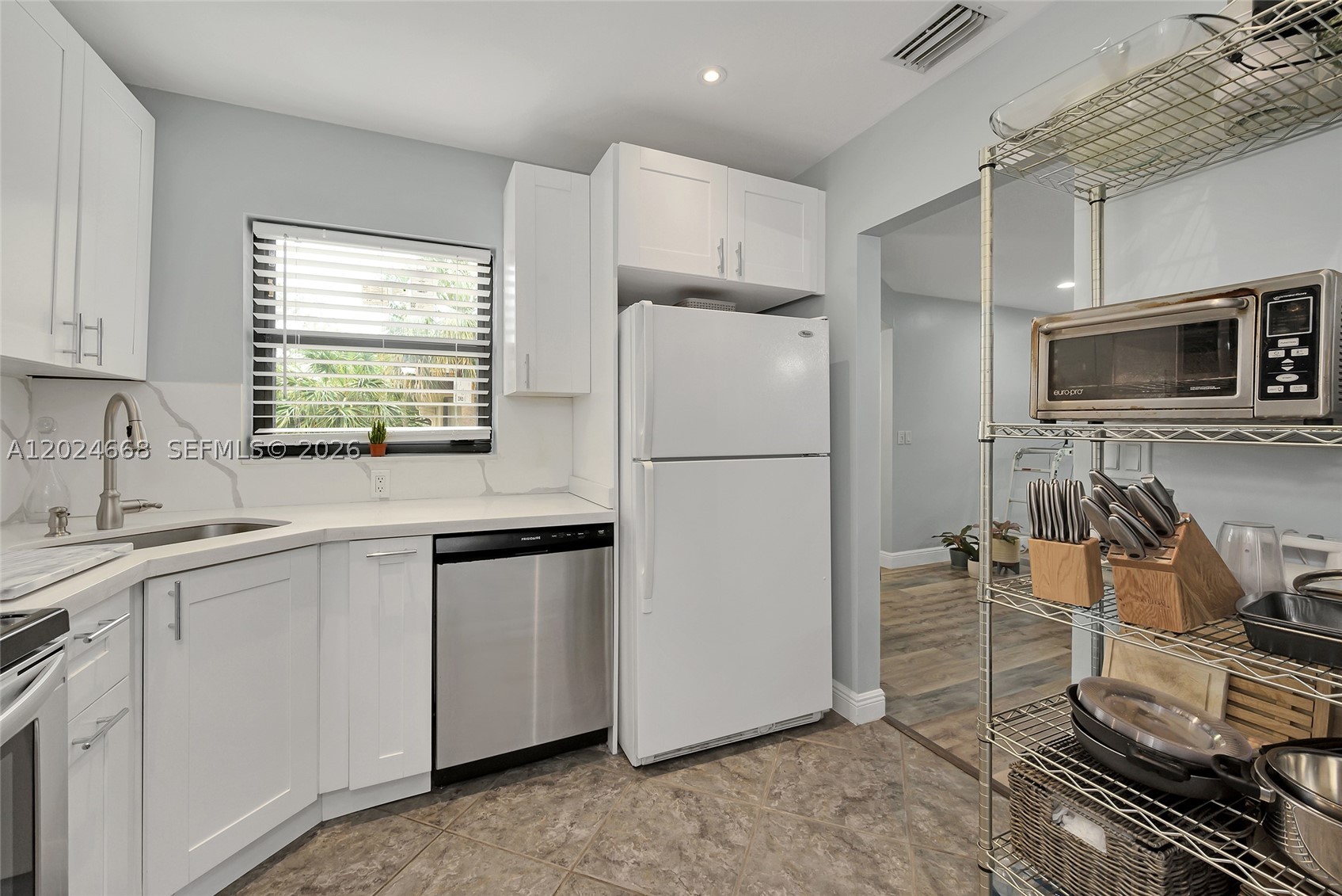 APPLEWOOD VILLAGE I-D CON - Residential Lease