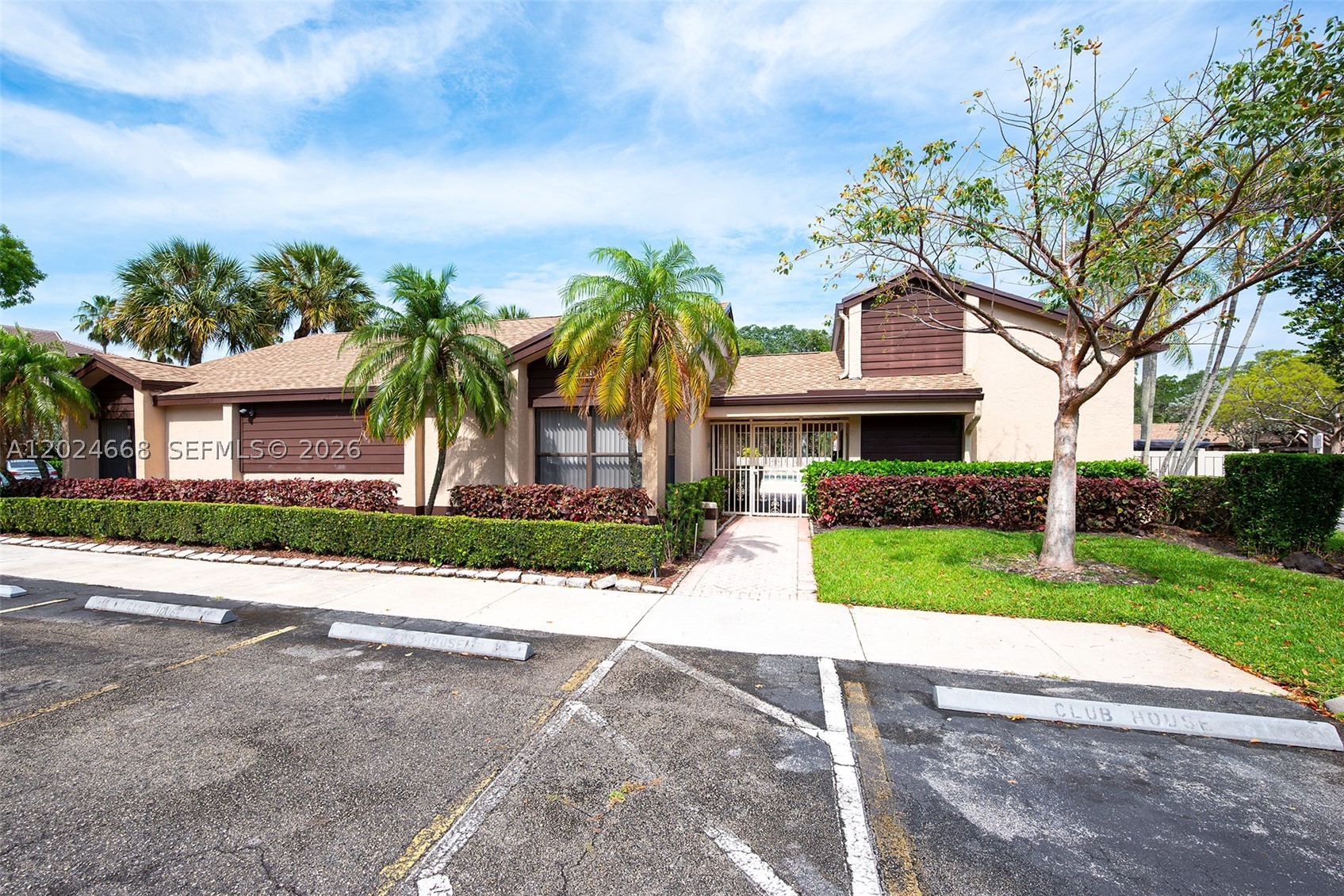 APPLEWOOD VILLAGE I-D CON - Residential Lease