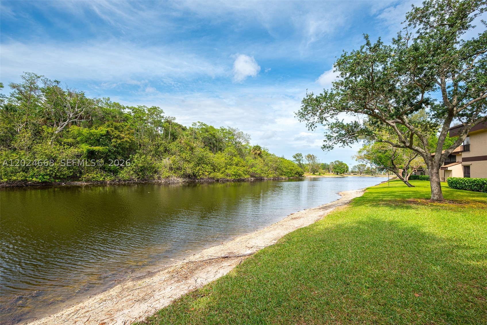 APPLEWOOD VILLAGE I-D CON - Residential Lease