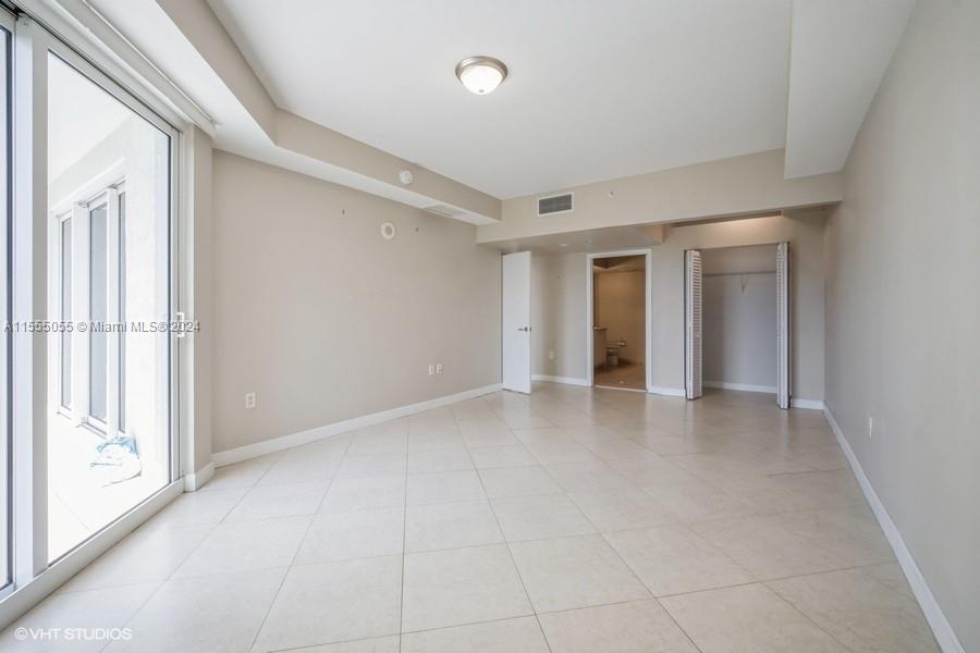 TURNBERRY VLG NO TOWER CO - Residential Lease