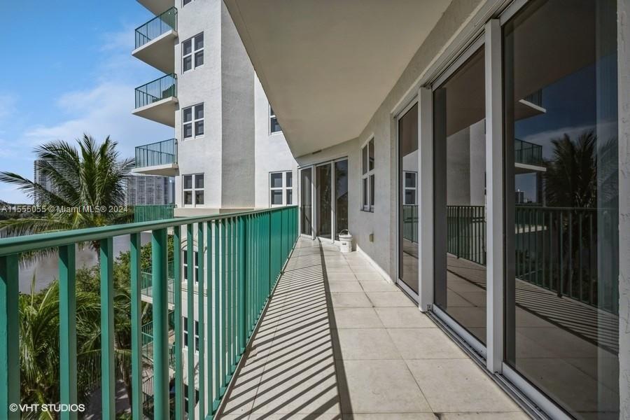 TURNBERRY VLG NO TOWER CO - Residential Lease