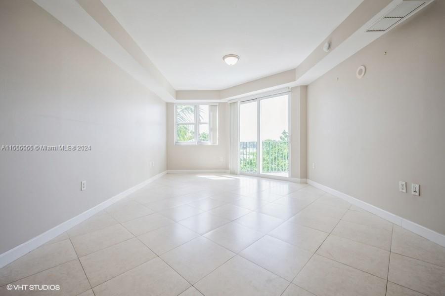 TURNBERRY VLG NO TOWER CO - Residential Lease