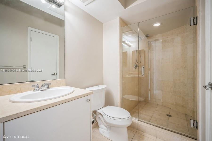 TURNBERRY VLG NO TOWER CO - Residential Lease
