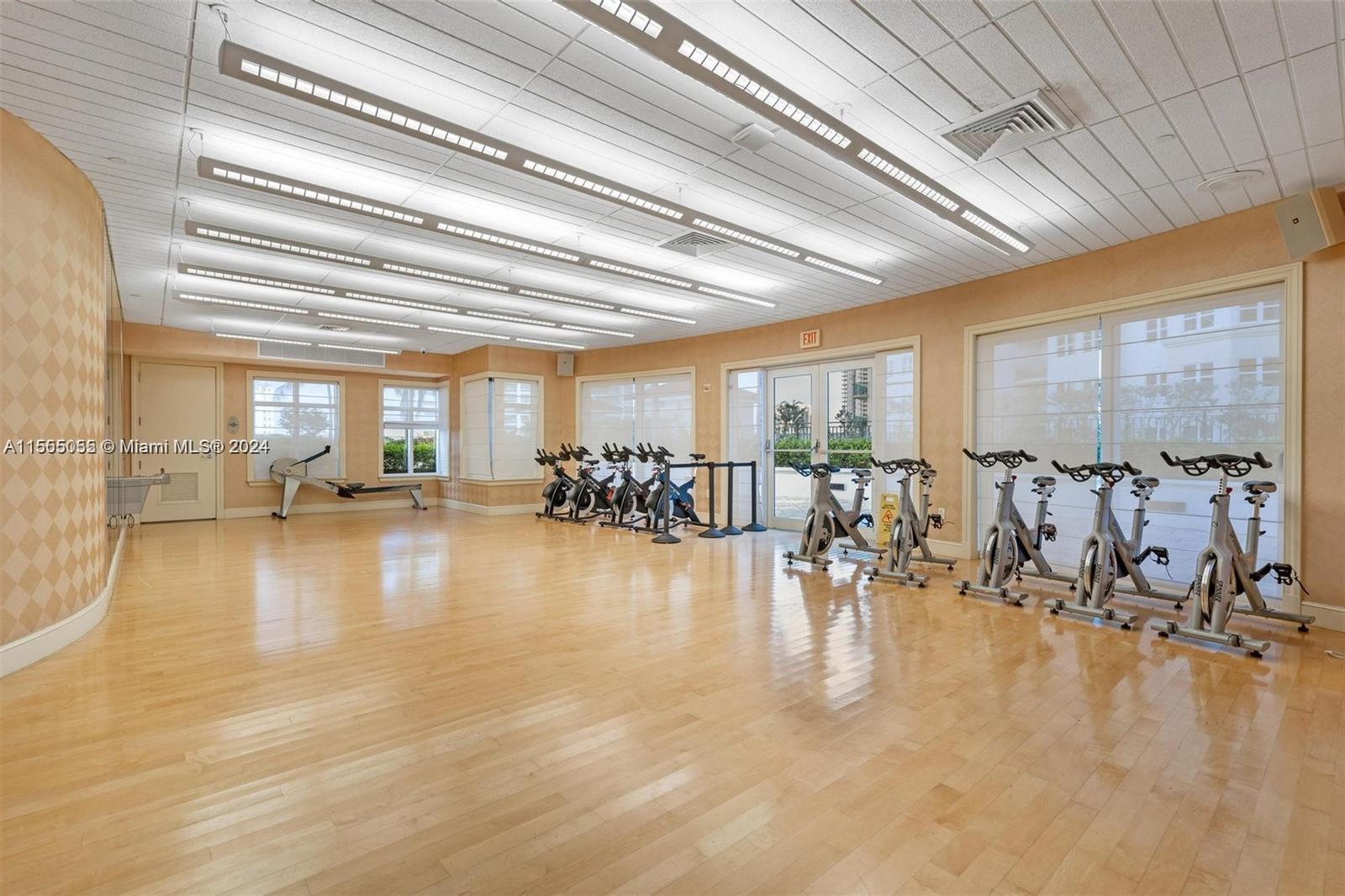 TURNBERRY VLG NO TOWER CO - Residential Lease