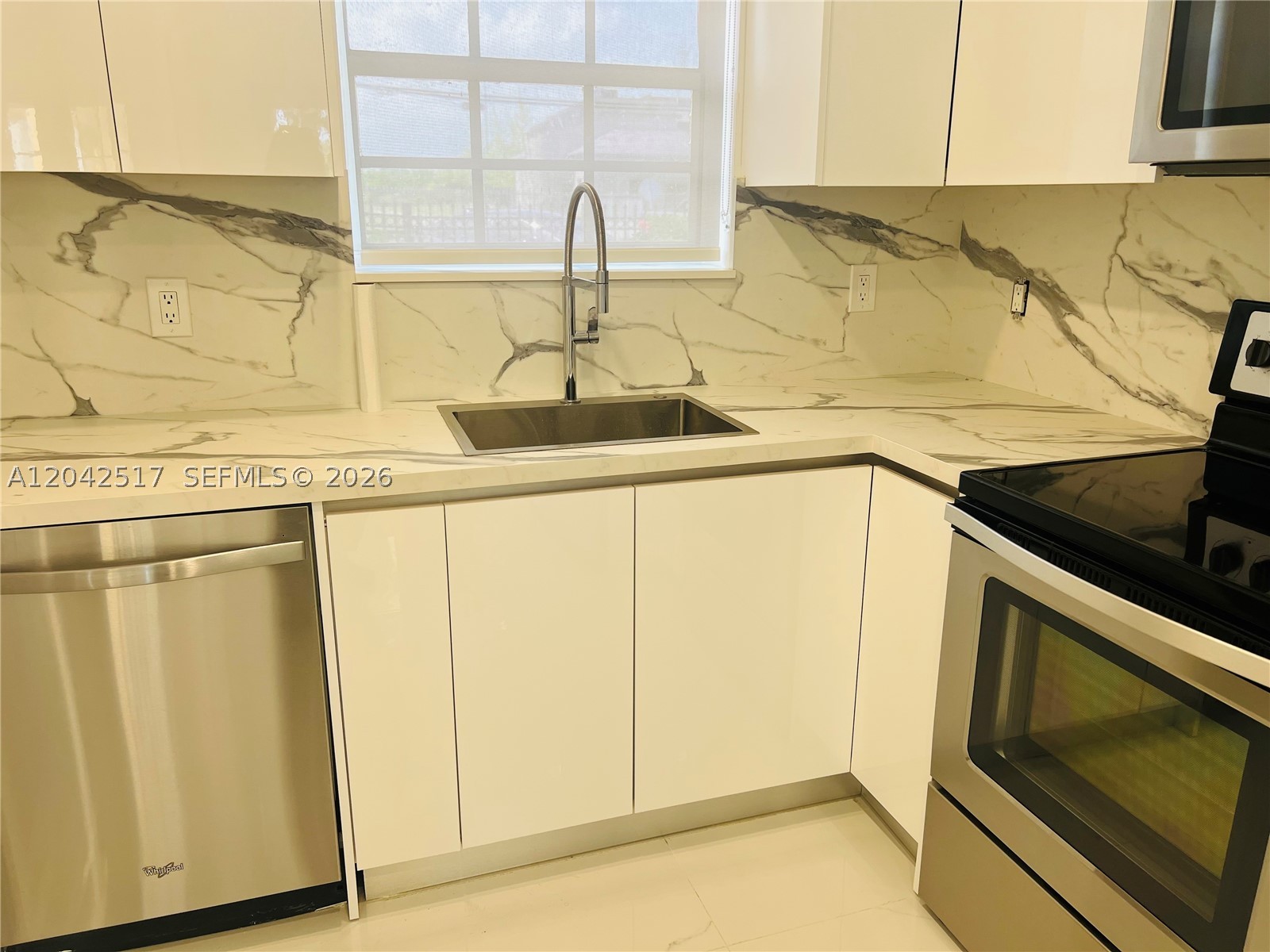 SILVER BLUE LAKE ESTATES - Residential Lease
