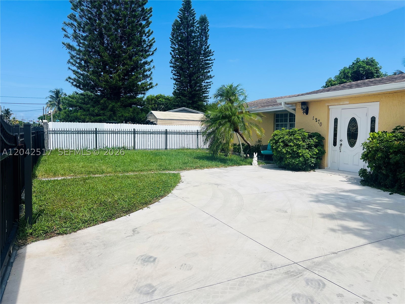 SILVER BLUE LAKE ESTATES - Residential Lease