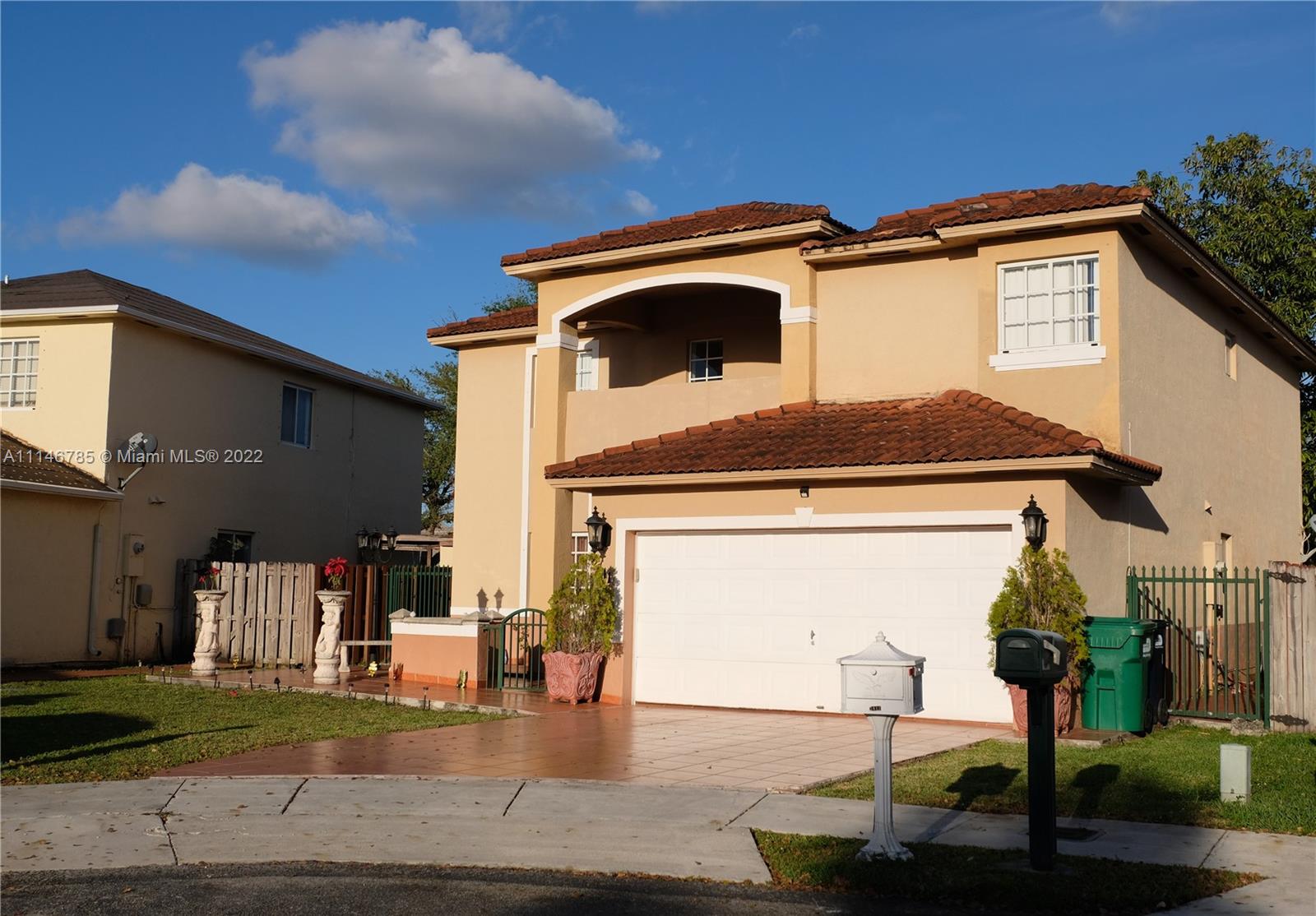 PELICANS POINT A T MILLER - Residential